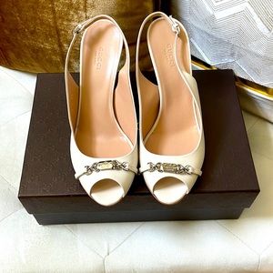 New Gucci beige (mystic whit) peep toe slings. Sz 39